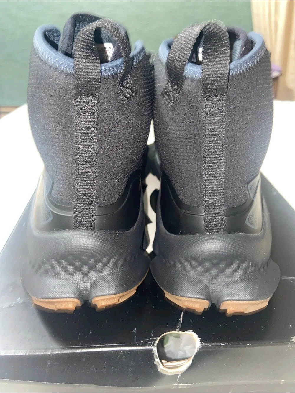 Under Armour Men’s Charged Expanse Mid WP